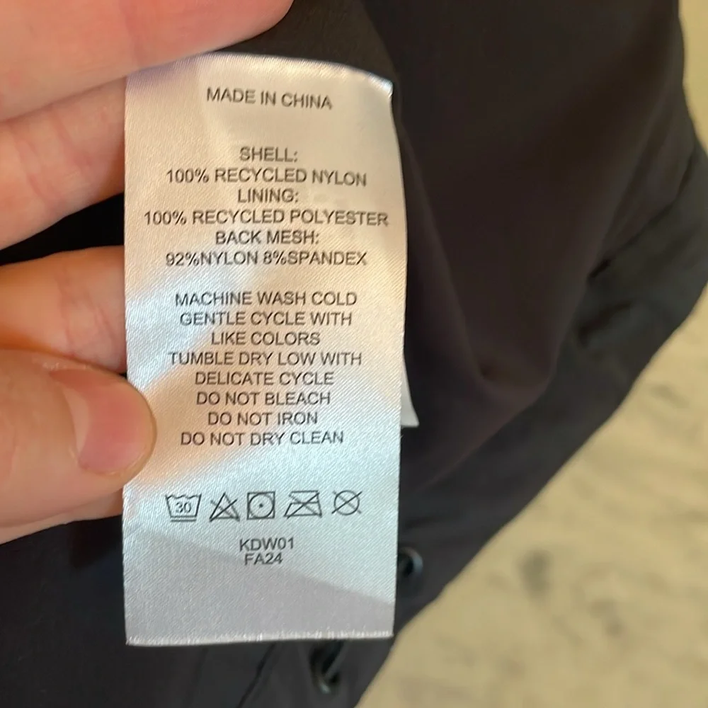 Quince  Windbreaker Jacket size small - Picture 3 of 4